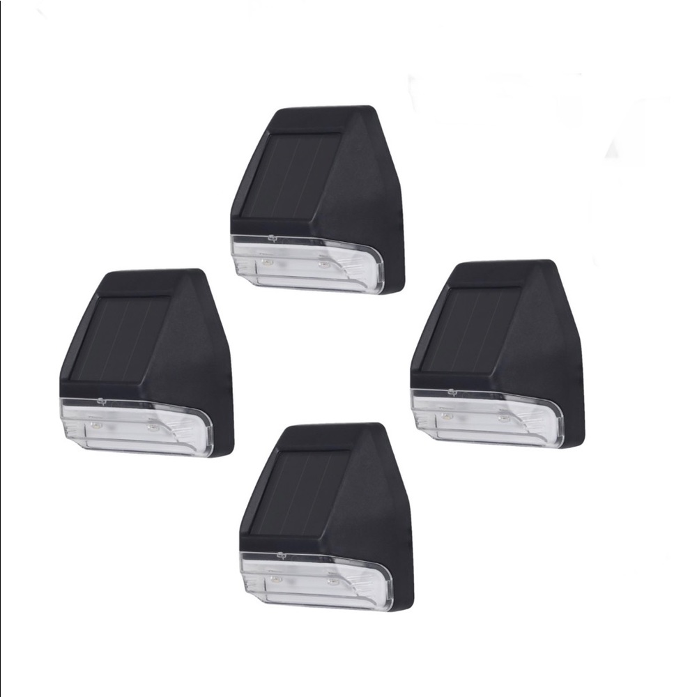 Solar outdoor lights New (4 pack)